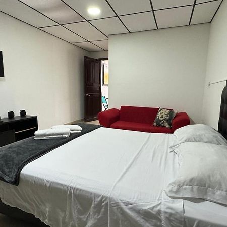 Acogedor Apartaestudio Ubicado En La Zona Rosa De Pereira Apartment Exterior photo