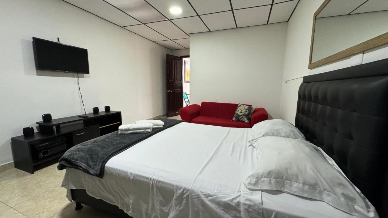Acogedor Apartaestudio Ubicado En La Zona Rosa De Pereira Apartment Exterior photo
