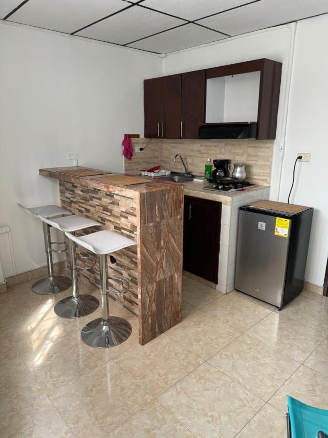 Acogedor Apartaestudio Ubicado En La Zona Rosa De Pereira Apartment Exterior photo